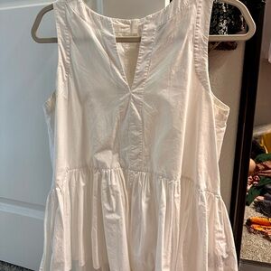 Chic White Sleeveless Blouse